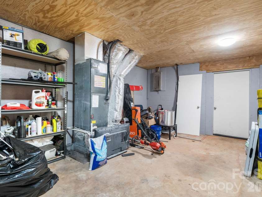 1172 Sunset Court, Conover, NC 28613.  MLS# CAR4405962, YatesRealty ID 42680. 