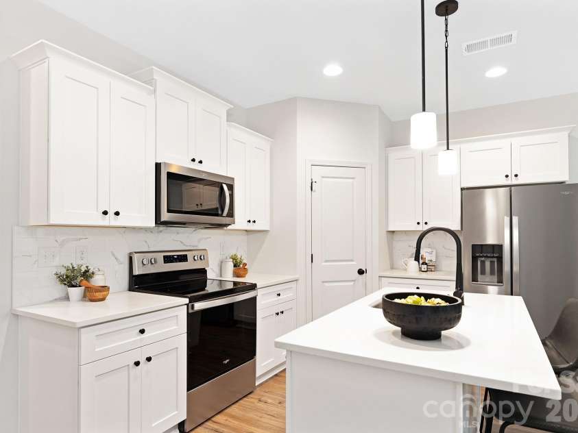 2920 Capitol Drive, Charlotte, NC 28208.  MLS# CAR4383339, YatesRealty ID 42683. Representation