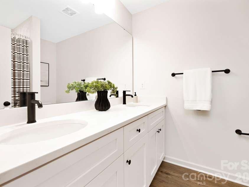 2920 Capitol Drive, Charlotte, NC 28208.  MLS# CAR4383339, YatesRealty ID 42683. Representation