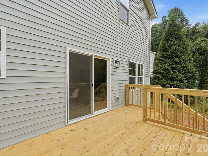 604 Sharon Drive, Statesville, NC 28625.  MLS# CAR4406361, YatesRealty ID 42684. Deck