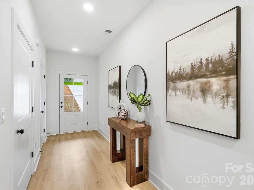 604 Sharon Drive, Statesville, NC 28625.  MLS# CAR4406361, YatesRealty ID 42684. Entryway