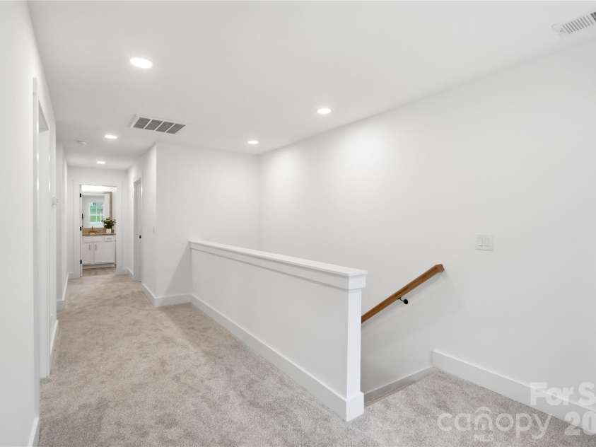 604 Sharon Drive, Statesville, NC 28625.  MLS# CAR4406361, YatesRealty ID 42684. Hallway - Upper Level