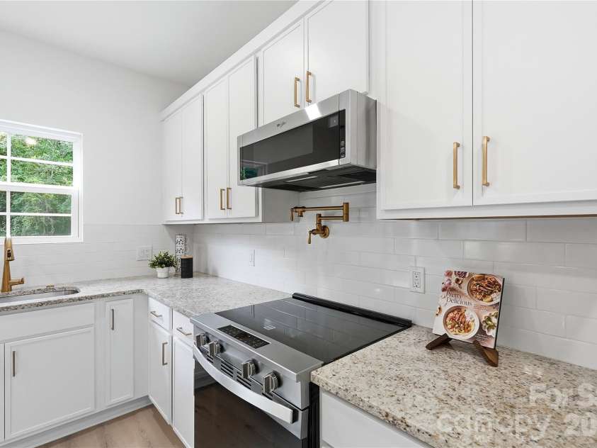 604 Sharon Drive, Statesville, NC 28625.  MLS# CAR4406361, YatesRealty ID 42684. Kitchen