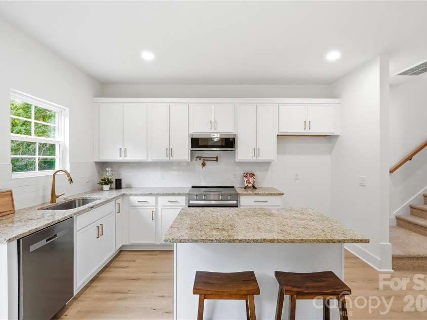 604 Sharon Drive, Statesville, NC 28625.  MLS# CAR4406361, YatesRealty ID 42684. Kitchen