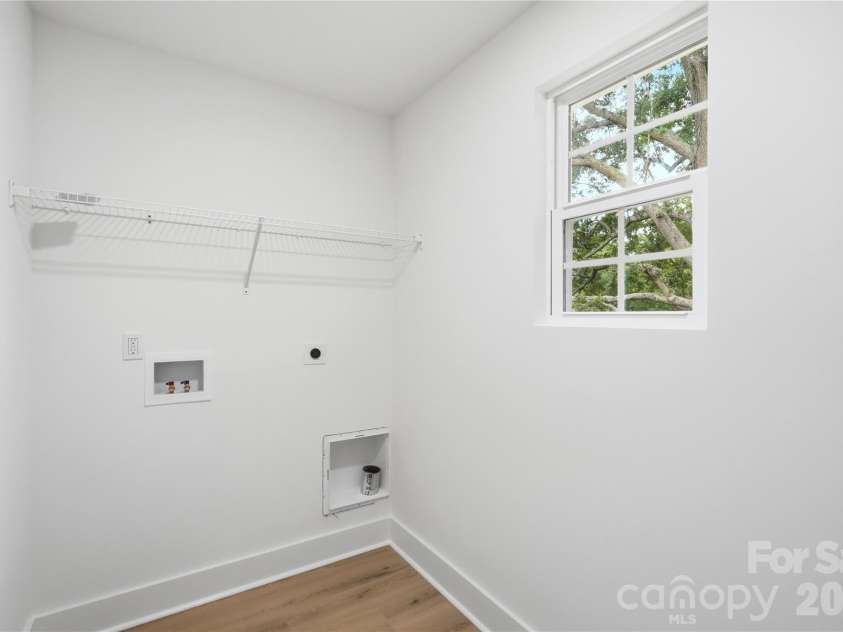 604 Sharon Drive, Statesville, NC 28625.  MLS# CAR4406361, YatesRealty ID 42684. Laundry - Upper Level