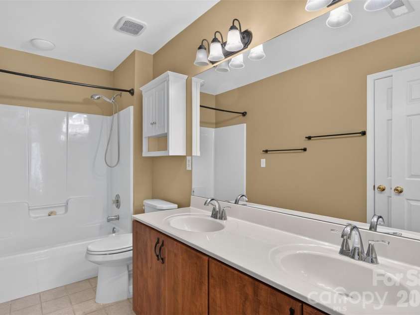 204 Whitegrove Drive, Fort Mill, SC 29715.  MLS# CAR4396185, YatesRealty ID 42686. 