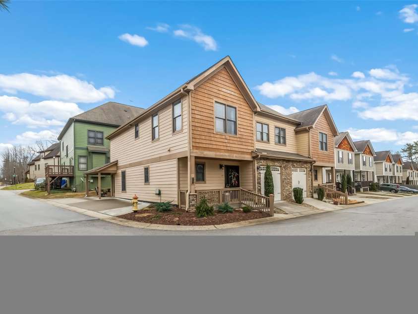 49 Jeff Drive, Asheville, NC 28806.  MLS# CAR4350628, YatesRealty ID 4269. 