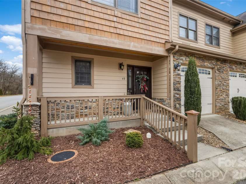 49 Jeff Drive, Asheville, NC 28806.  MLS# CAR4350628, YatesRealty ID 4269. 
