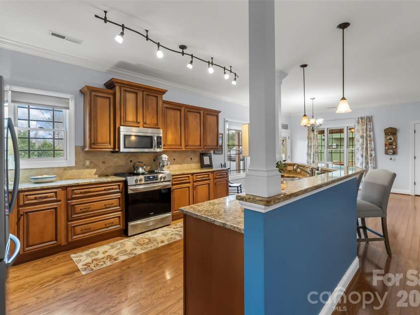49 Jeff Drive, Asheville, NC 28806.  MLS# CAR4350628, YatesRealty ID 4269. 