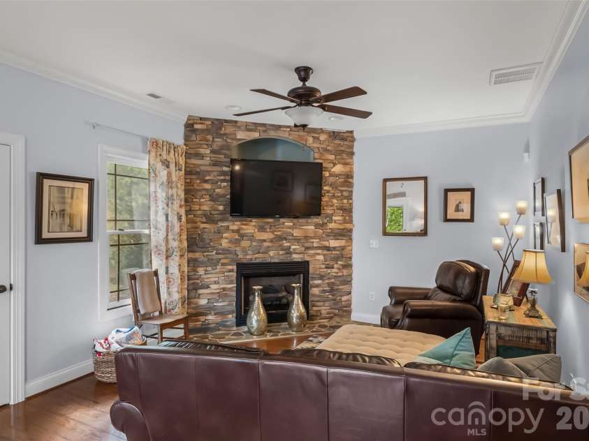 49 Jeff Drive, Asheville, NC 28806.  MLS# CAR4350628, YatesRealty ID 4269. 
