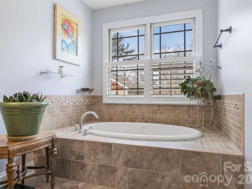 49 Jeff Drive, Asheville, NC 28806.  MLS# CAR4350628, YatesRealty ID 4269. 