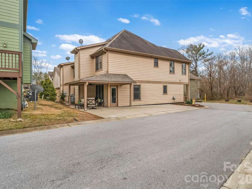 49 Jeff Drive, Asheville, NC 28806.  MLS# CAR4350628, YatesRealty ID 4269. 