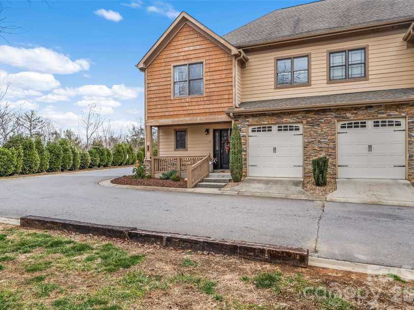 49 Jeff Drive, Asheville, NC 28806.  MLS# CAR4350628, YatesRealty ID 4269. 
