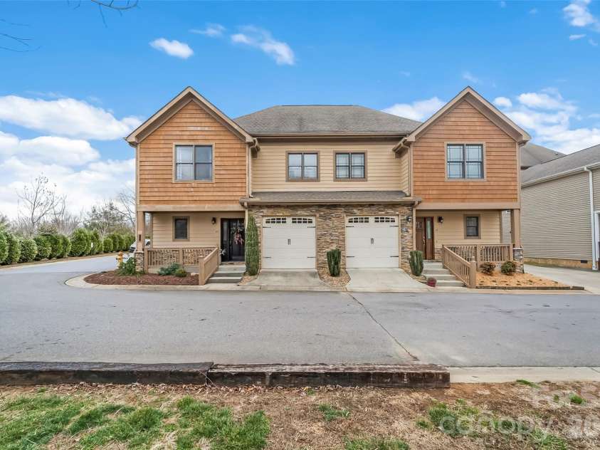 49 Jeff Drive, Asheville, NC 28806.  MLS# CAR4350628, YatesRealty ID 4269. 