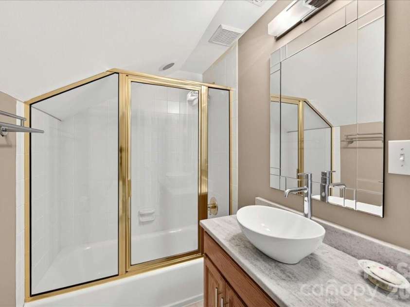 1308 Rockfish Drive, Matthews, NC 28105.  MLS# CAR4403442, YatesRealty ID 42691. Bathroom open to Bonus area and Bedroom #2