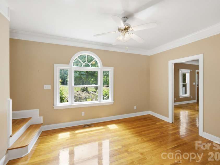 142 Griffin Street, Stanley, NC 28164.  MLS# CAR4411961, YatesRealty ID 42693. Main - Eat-in