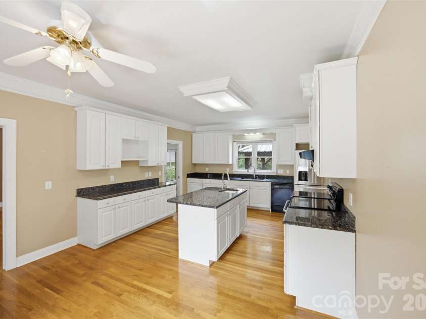 142 Griffin Street, Stanley, NC 28164.  MLS# CAR4411961, YatesRealty ID 42693. Main - Kitchen