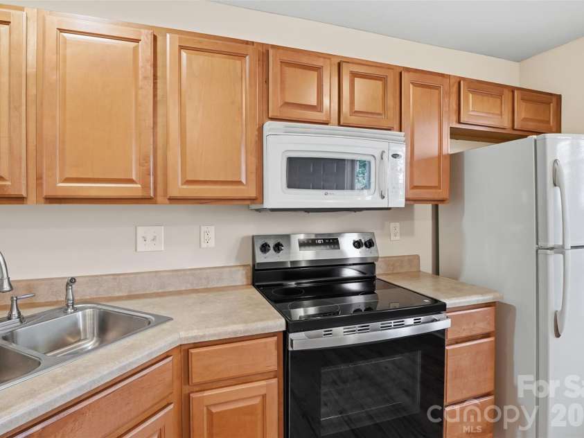 774 Rock Lake Glen, Fort Mill, SC 29715.  MLS# CAR4407080, YatesRealty ID 42694. 