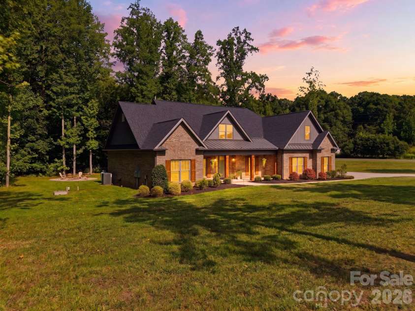 200 Barra Drive, Waxhaw, NC 28173.  MLS# CAR4406685, YatesRealty ID 42695. 