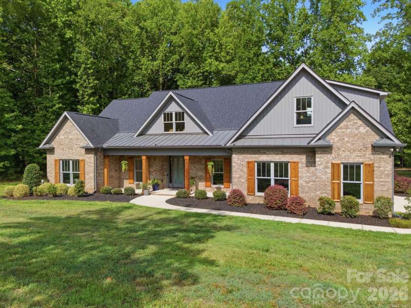 200 Barra Drive, Waxhaw, NC 28173.  MLS# CAR4406685, YatesRealty ID 42695. 