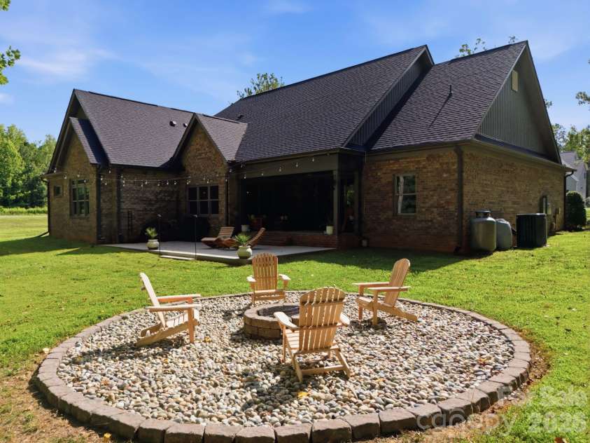 200 Barra Drive, Waxhaw, NC 28173.  MLS# CAR4406685, YatesRealty ID 42695. 