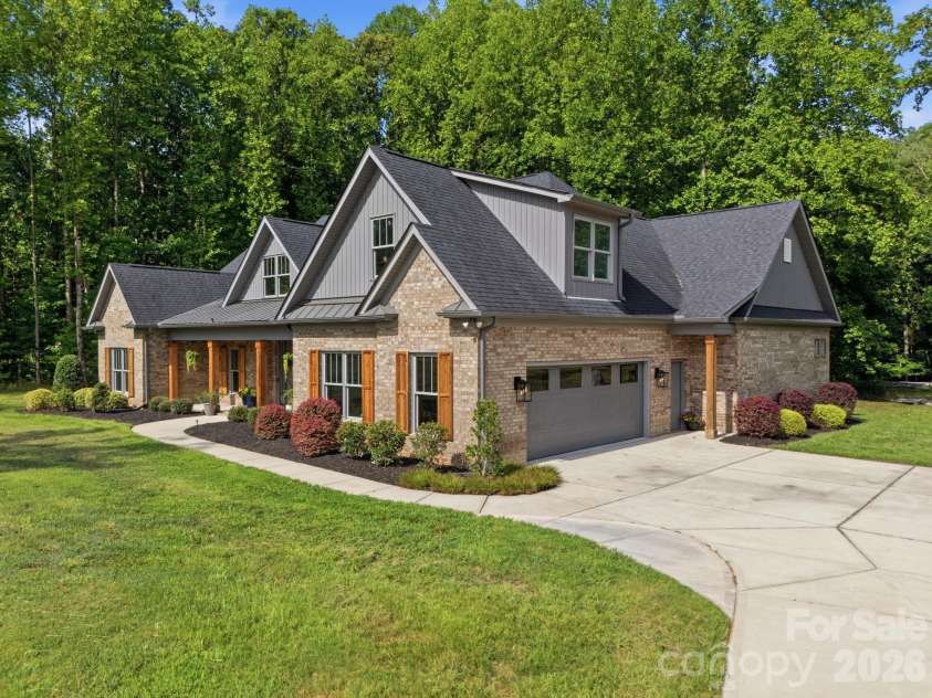 200 Barra Drive, Waxhaw, NC 28173.  MLS# CAR4406685, YatesRealty ID 42695. 
