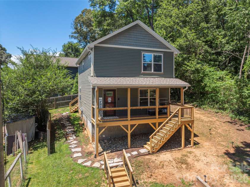 10 Hi Alta Avenue, Asheville, NC 28806.  MLS# CAR4405759, YatesRealty ID 42696. 