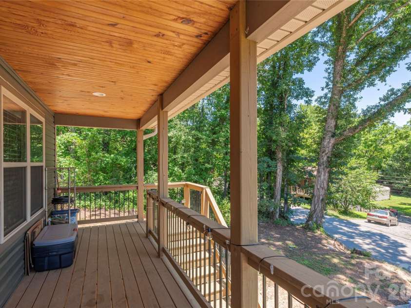 10 Hi Alta Avenue, Asheville, NC 28806.  MLS# CAR4405759, YatesRealty ID 42696. 