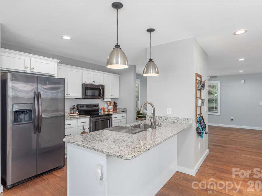 10 Hi Alta Avenue, Asheville, NC 28806.  MLS# CAR4405759, YatesRealty ID 42696. 