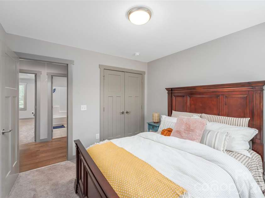 10 Hi Alta Avenue, Asheville, NC 28806.  MLS# CAR4405759, YatesRealty ID 42696. 