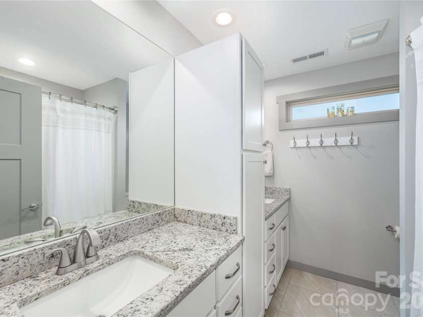 10 Hi Alta Avenue, Asheville, NC 28806.  MLS# CAR4405759, YatesRealty ID 42696. 