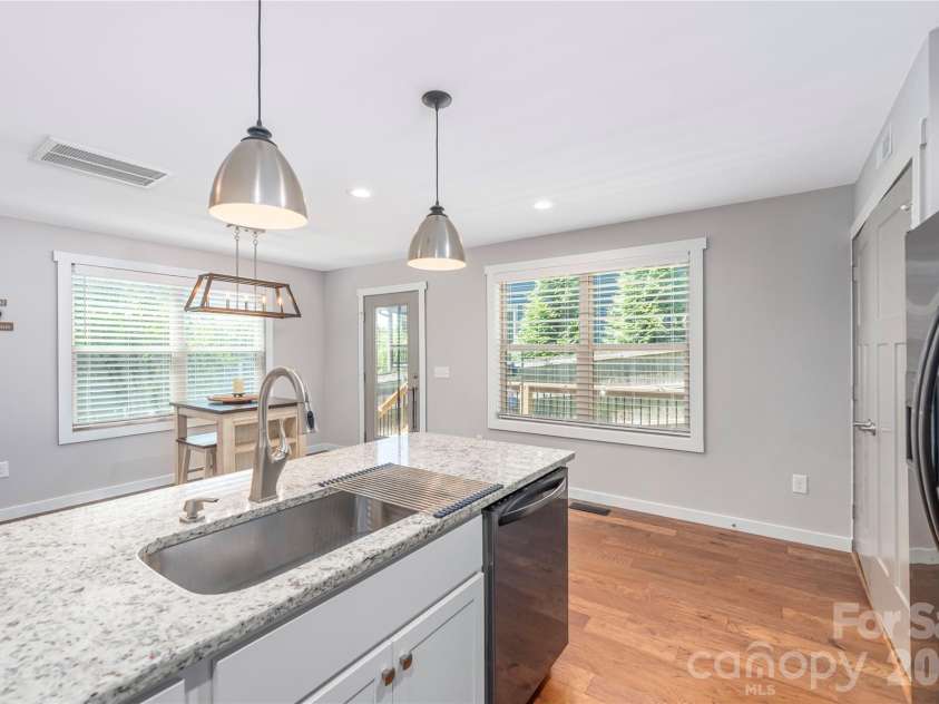 10 Hi Alta Avenue, Asheville, NC 28806.  MLS# CAR4405759, YatesRealty ID 42696. 