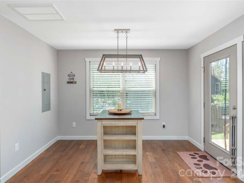 10 Hi Alta Avenue, Asheville, NC 28806.  MLS# CAR4405759, YatesRealty ID 42696. 