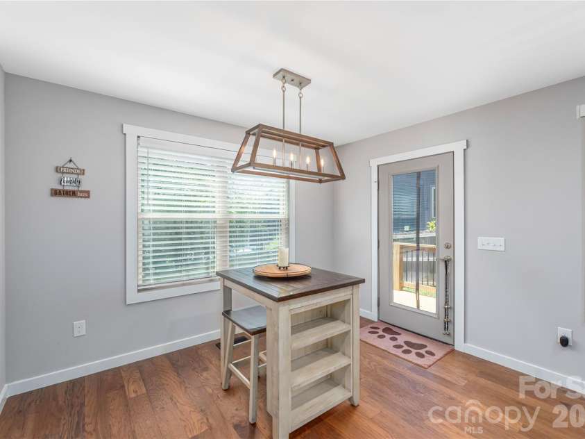 10 Hi Alta Avenue, Asheville, NC 28806.  MLS# CAR4405759, YatesRealty ID 42696. 