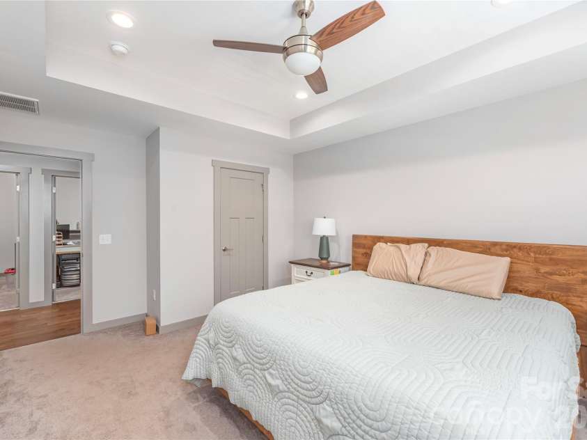 10 Hi Alta Avenue, Asheville, NC 28806.  MLS# CAR4405759, YatesRealty ID 42696. 