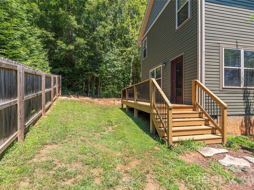 10 Hi Alta Avenue, Asheville, NC 28806.  MLS# CAR4405759, YatesRealty ID 42696. 