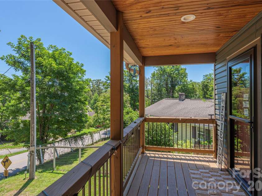 10 Hi Alta Avenue, Asheville, NC 28806.  MLS# CAR4405759, YatesRealty ID 42696. 