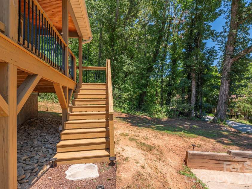 10 Hi Alta Avenue, Asheville, NC 28806.  MLS# CAR4405759, YatesRealty ID 42696. 