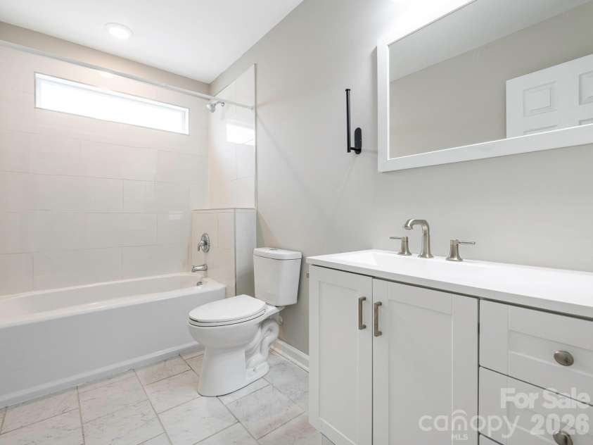 1646 Main Street, Rock Hill, SC 29732.  MLS# CAR4411052, YatesRealty ID 42699. Secondary Bath