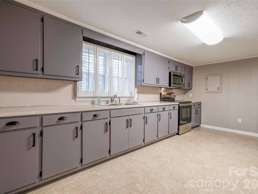 4064 Mount Gilead Church Road, Connelly Springs, NC 28612.  MLS# CAR4343726, YatesRealty ID 4270. Kitchen