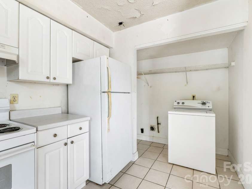 8504 Castle Pine Court, Charlotte, NC 28226.  MLS# CAR4411219, YatesRealty ID 42700. 