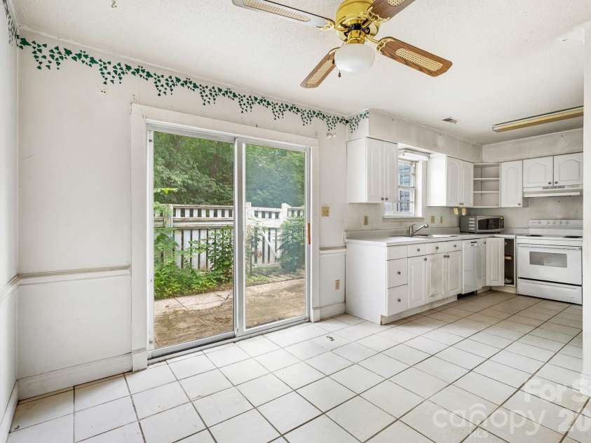 8504 Castle Pine Court, Charlotte, NC 28226.  MLS# CAR4411219, YatesRealty ID 42700. 