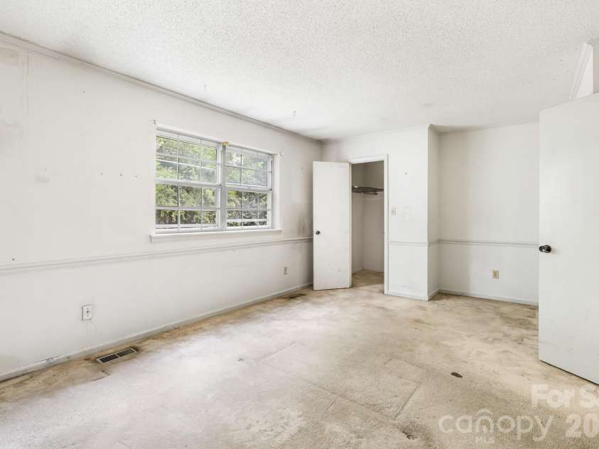 8504 Castle Pine Court, Charlotte, NC 28226.  MLS# CAR4411219, YatesRealty ID 42700. 