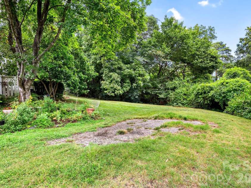 8504 Castle Pine Court, Charlotte, NC 28226.  MLS# CAR4411219, YatesRealty ID 42700. 