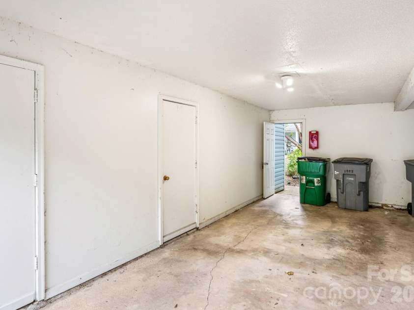 8504 Castle Pine Court, Charlotte, NC 28226.  MLS# CAR4411219, YatesRealty ID 42700. 