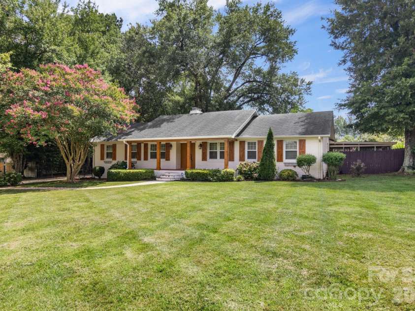 7030 Delta Lake Drive, Charlotte, NC 28215.  MLS# CAR4406791, YatesRealty ID 42701. 