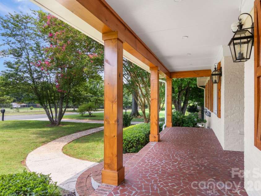 7030 Delta Lake Drive, Charlotte, NC 28215.  MLS# CAR4406791, YatesRealty ID 42701. 