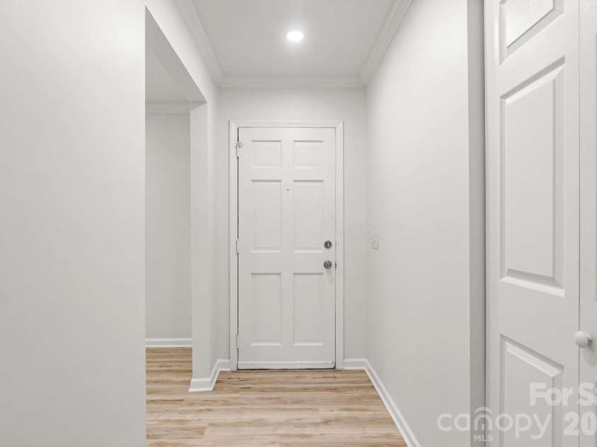 7030 Delta Lake Drive, Charlotte, NC 28215.  MLS# CAR4406791, YatesRealty ID 42701. 