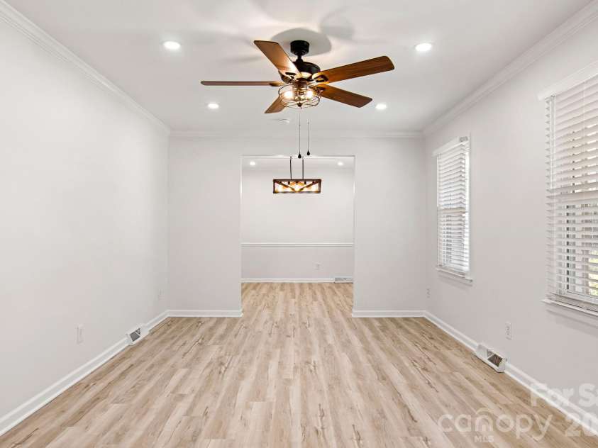 7030 Delta Lake Drive, Charlotte, NC 28215.  MLS# CAR4406791, YatesRealty ID 42701. 