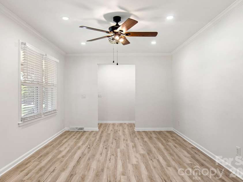 7030 Delta Lake Drive, Charlotte, NC 28215.  MLS# CAR4406791, YatesRealty ID 42701. 
